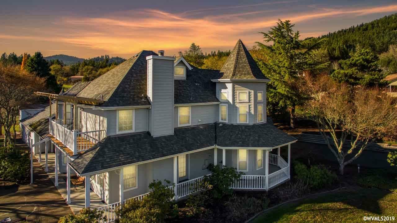 Property Photo: 1405 NW Moselle Pl OR 97330-9345