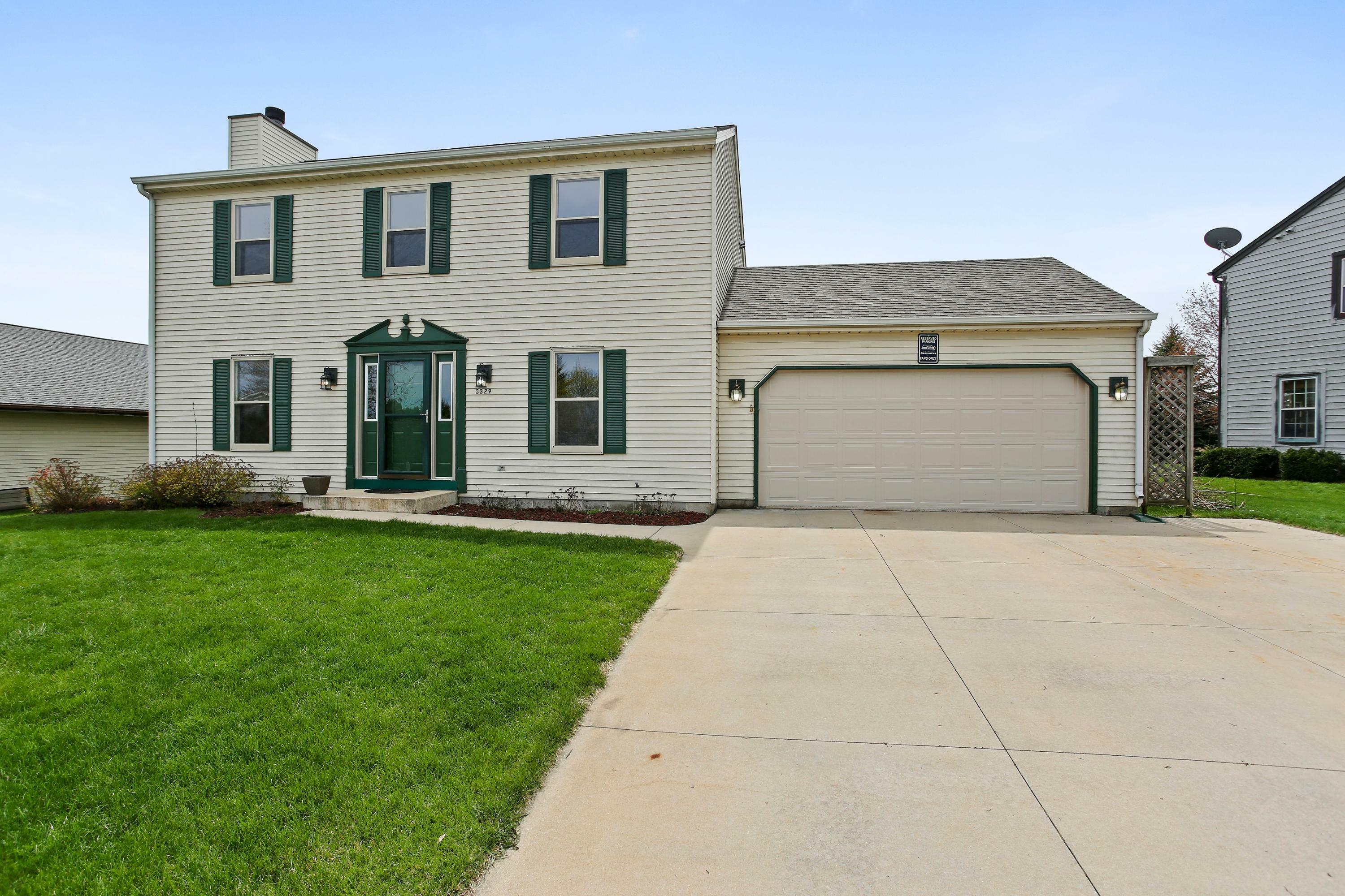 Property Photo:  3329 Squire Ln  WI 53090 