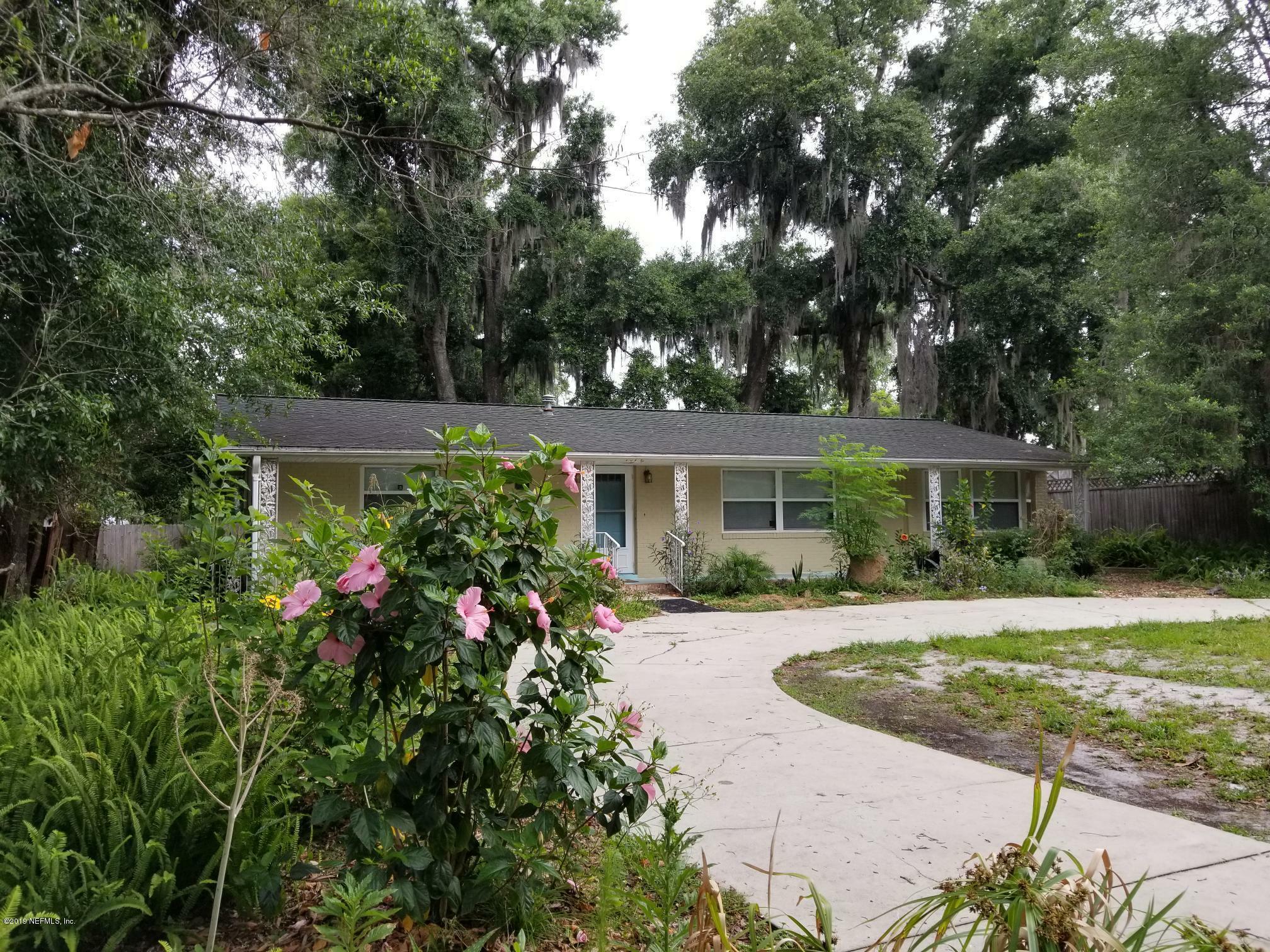 Property Photo:  1812 Diana Drive  FL 32177 