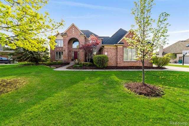 Property Photo:  4190 Oak Tree Circle  MI 48306 