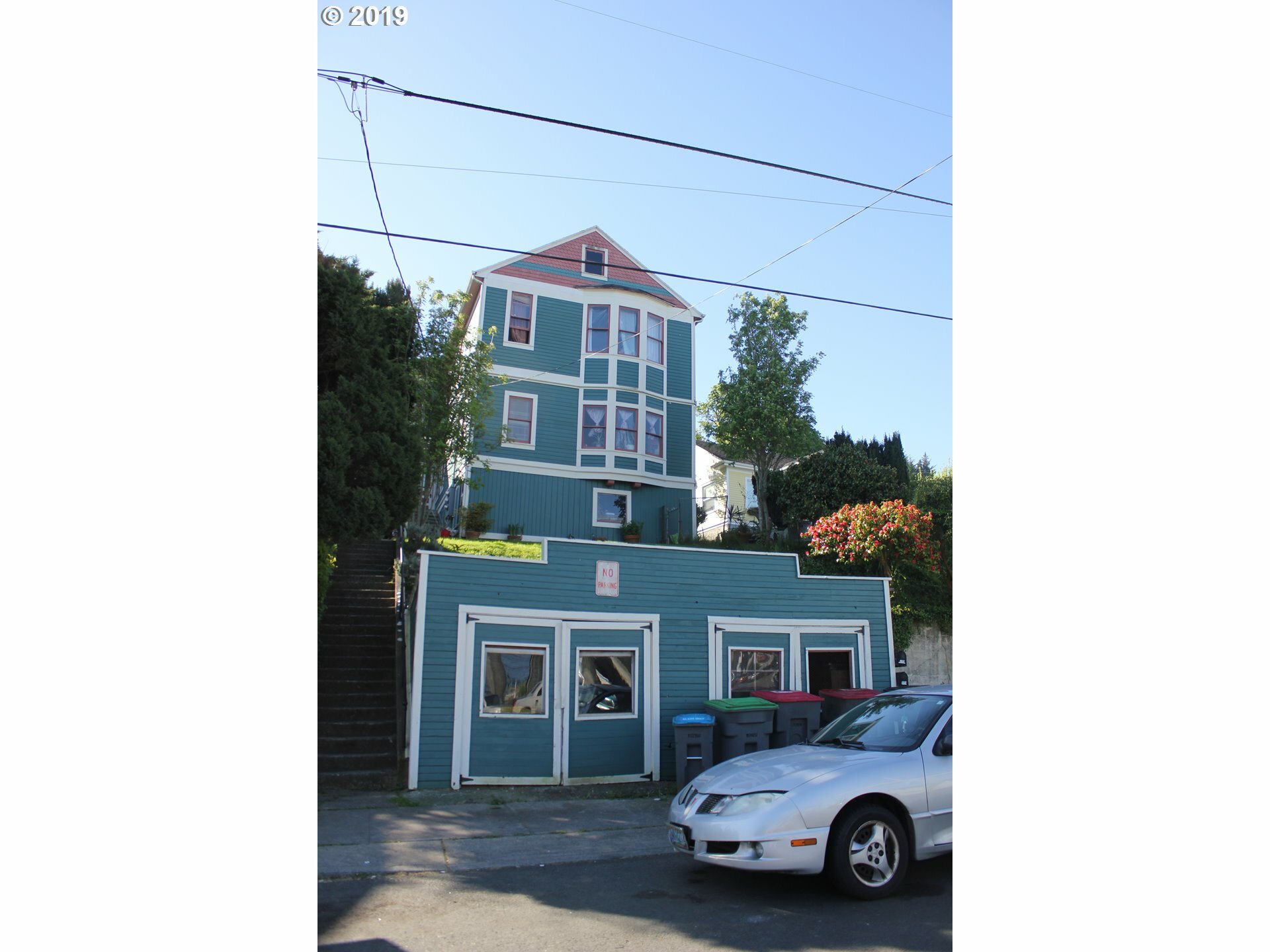 Property Photo: 233 Alameda Ave OR 97103