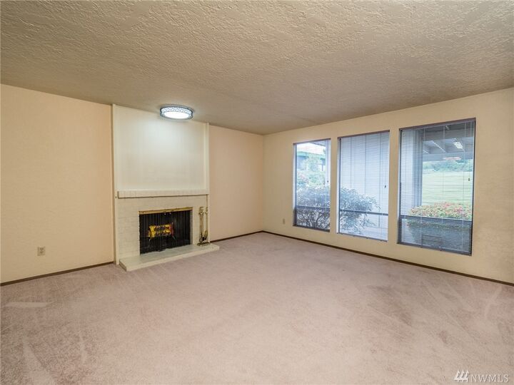 Property Photo:  12600  4th Avenue W 7J  WA 98204 