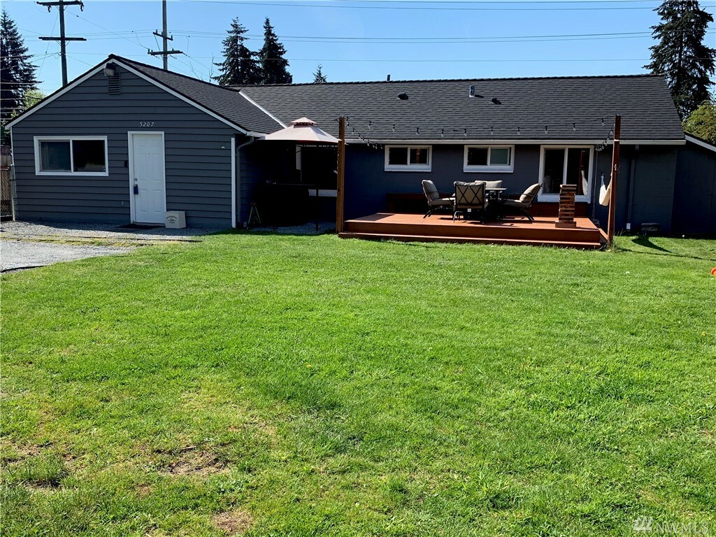 Property Photo:  5207 244th St SW  WA 98043 