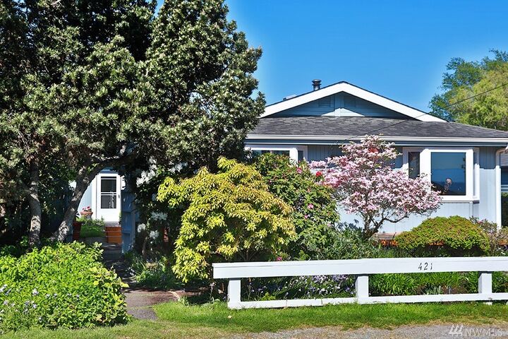 Property Photo:  421 Island View Lane  WA 98260 