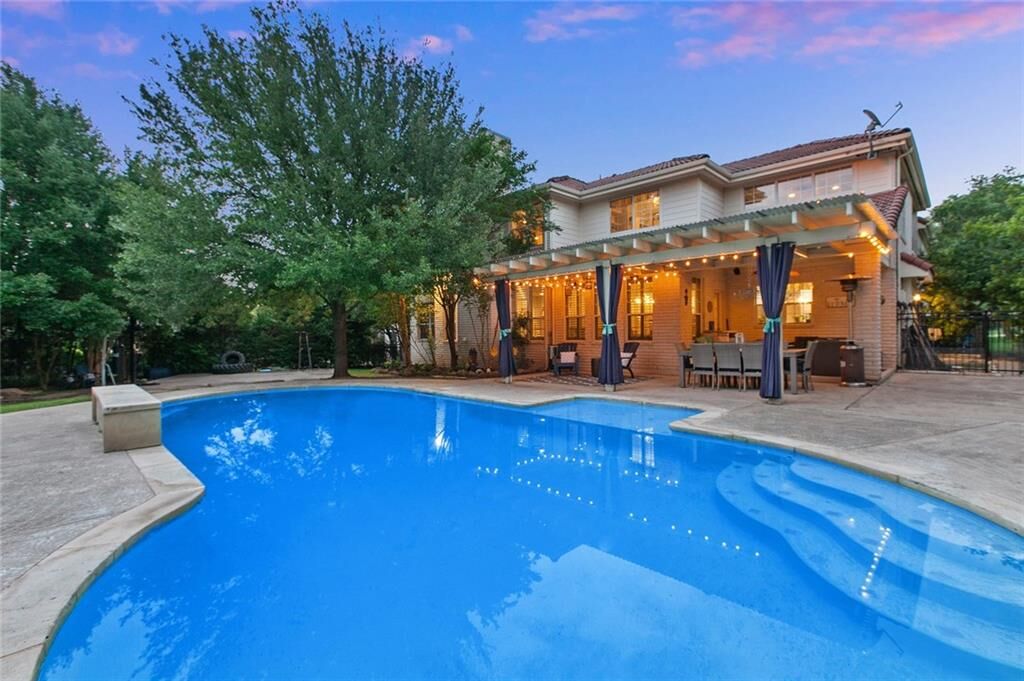 Property Photo: 35 Lost Meadow Trail TX 78738