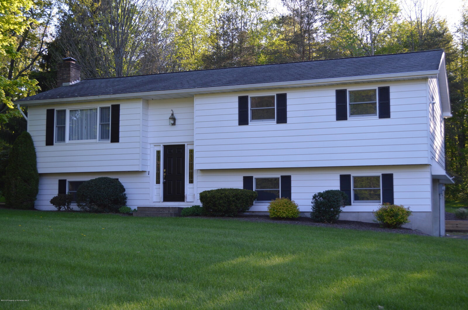Property Photo:  27 Alts Lane  PA 18444 