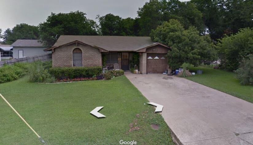 Property Photo:  411 N Hawkins Street  TX 75165 