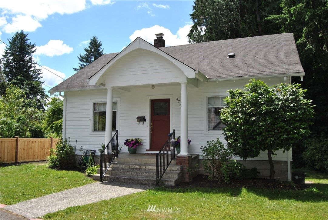 Property Photo:  2723 Hillside Drive SE  WA 98501 