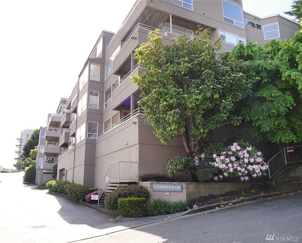 Property Photo: 1768 Aurora Ave N 302 WA 98109