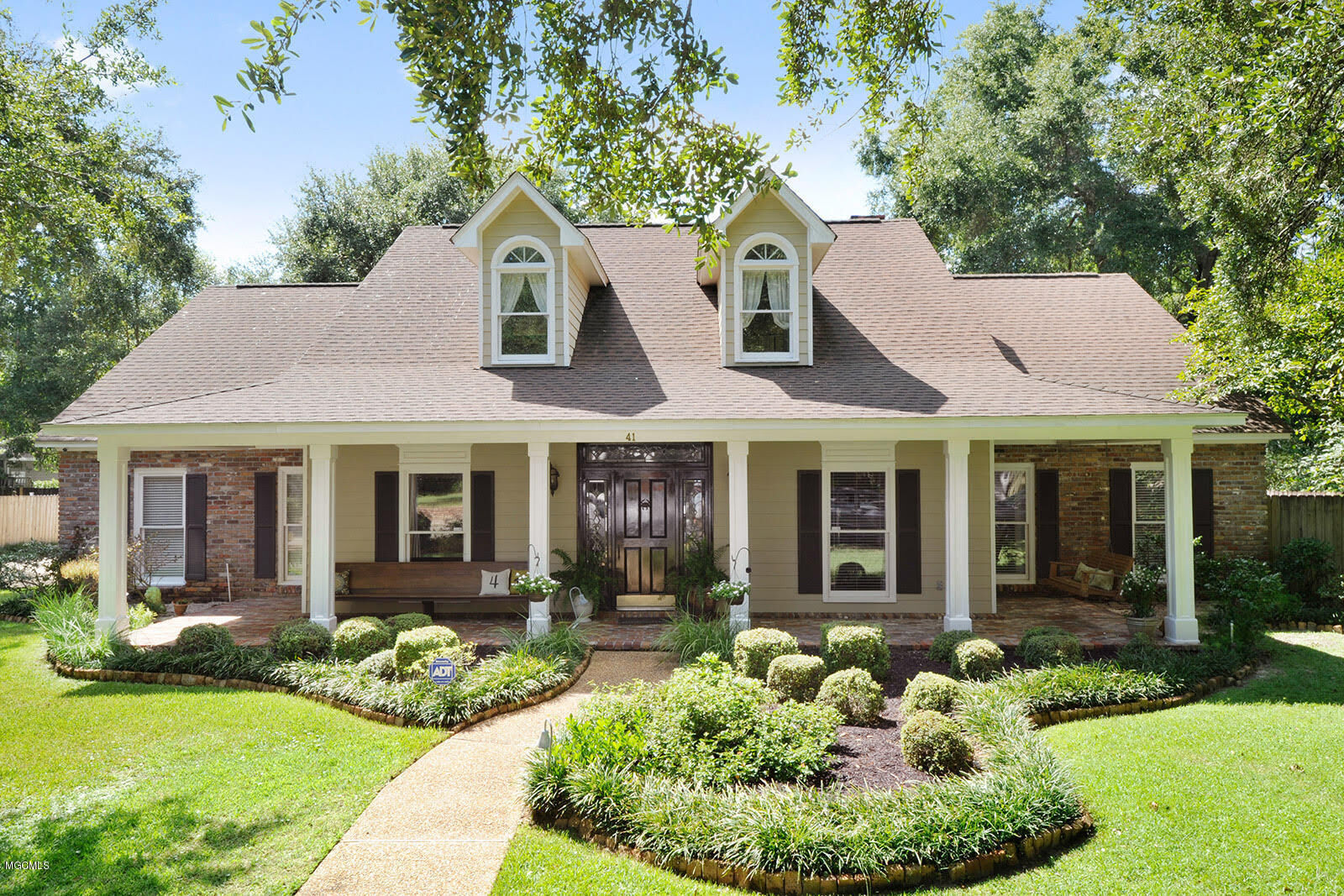 Property Photo: 41 Old Oak Lane MS 39503