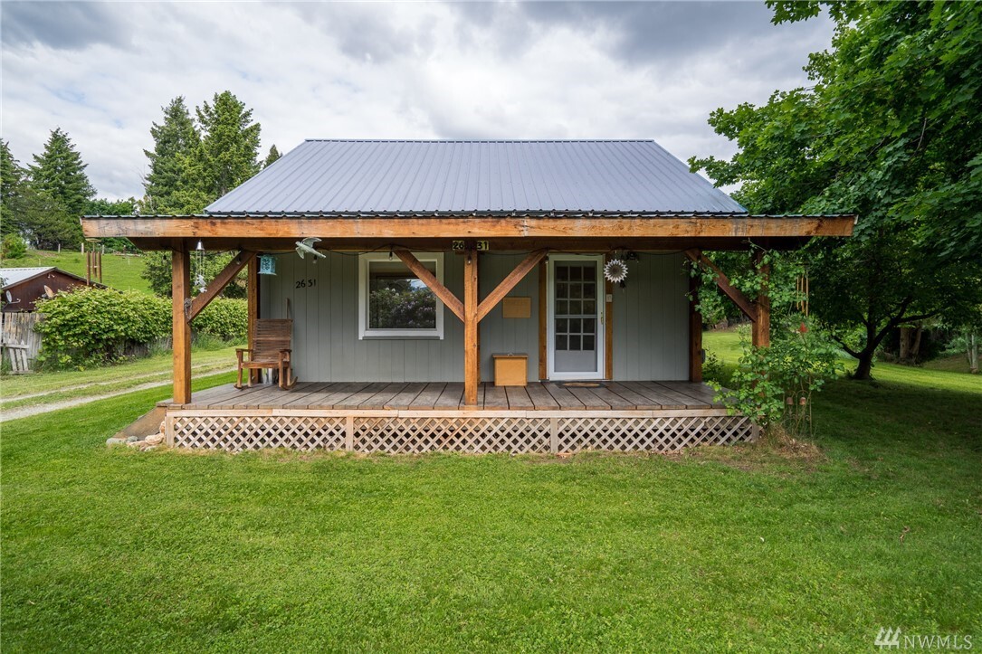 Property Photo: 2631 NW Cascade Ave WA 98802
