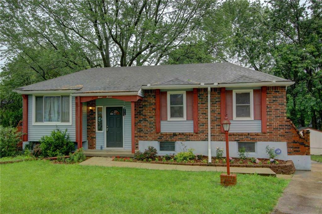 Property Photo:  716 NW Stratford Place  MO 64015 