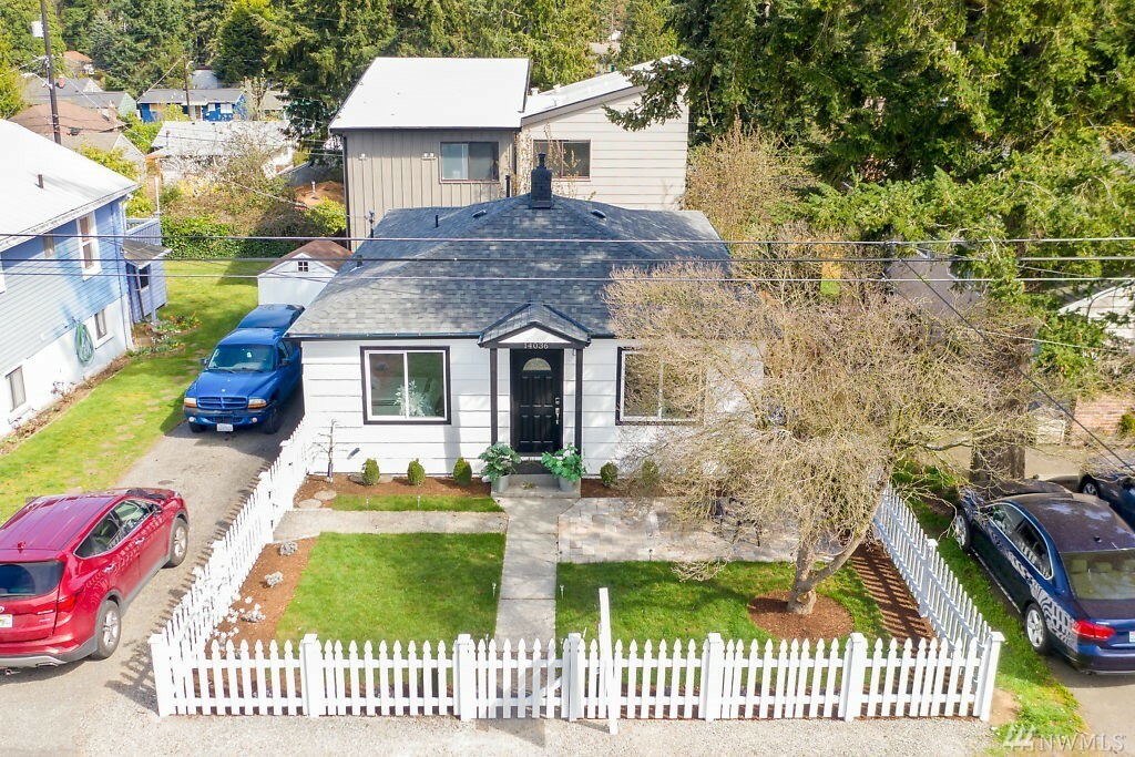 Property Photo:  14036 Midvale Ave N  WA 98133 