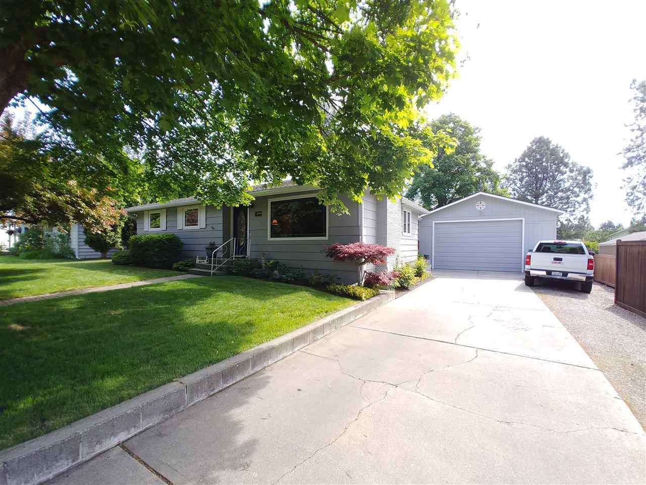 Property Photo: 7704 N Whitehouse Dr WA 99208