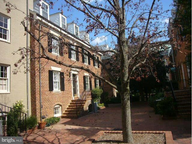 Property Photo:  111 Cameron Mews  VA 22314 