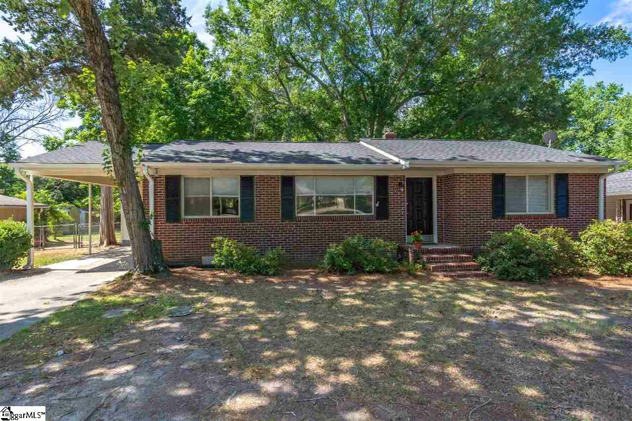 Property Photo:  8 Forestdale Drive  SC 29687 