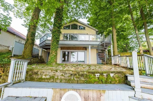 Property Photo: 11981 Ryznar Drive MI 48111