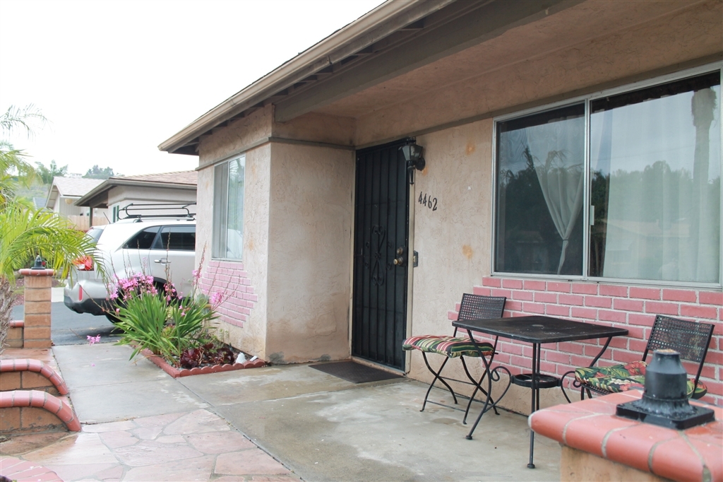 Property Photo:  4462 Avenida Del Gado  CA 92057 