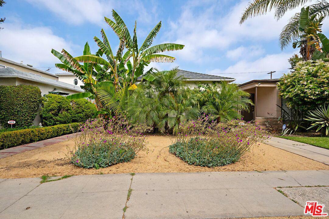 Property Photo: 1644 Preuss Rd CA 90035