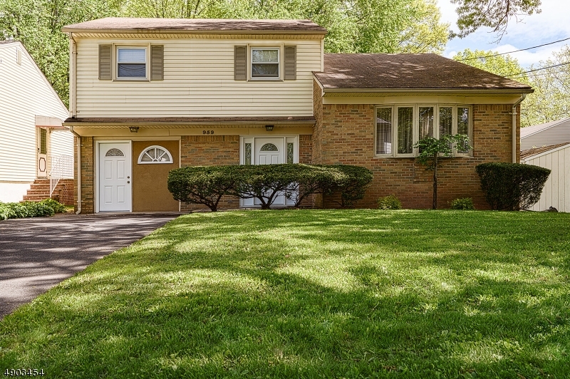 Property Photo:  959 Walnut St  NJ 07203 