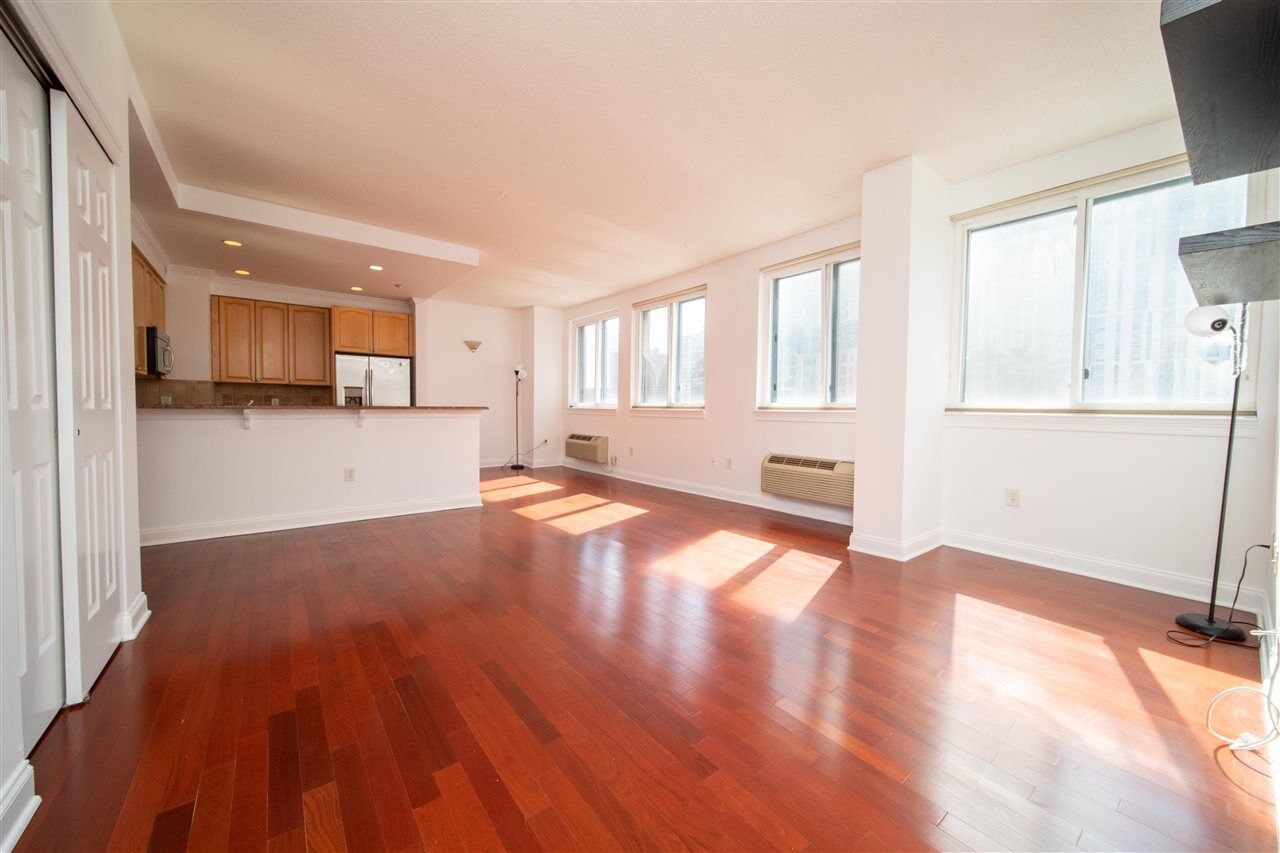 Property Photo:  311 Washington St 3E  NJ 07302 