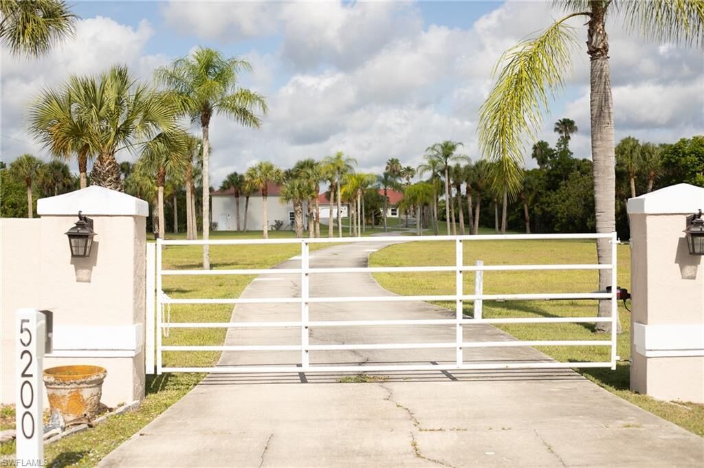 Property Photo: 5200 Fort Denaud Road FL 33935