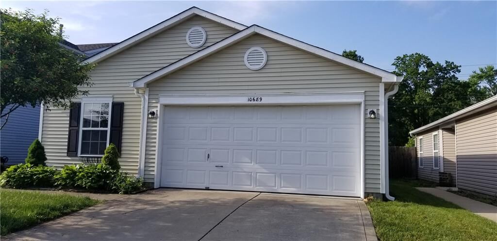 Property Photo:  10689 Glenayr Drive  IN 46113 