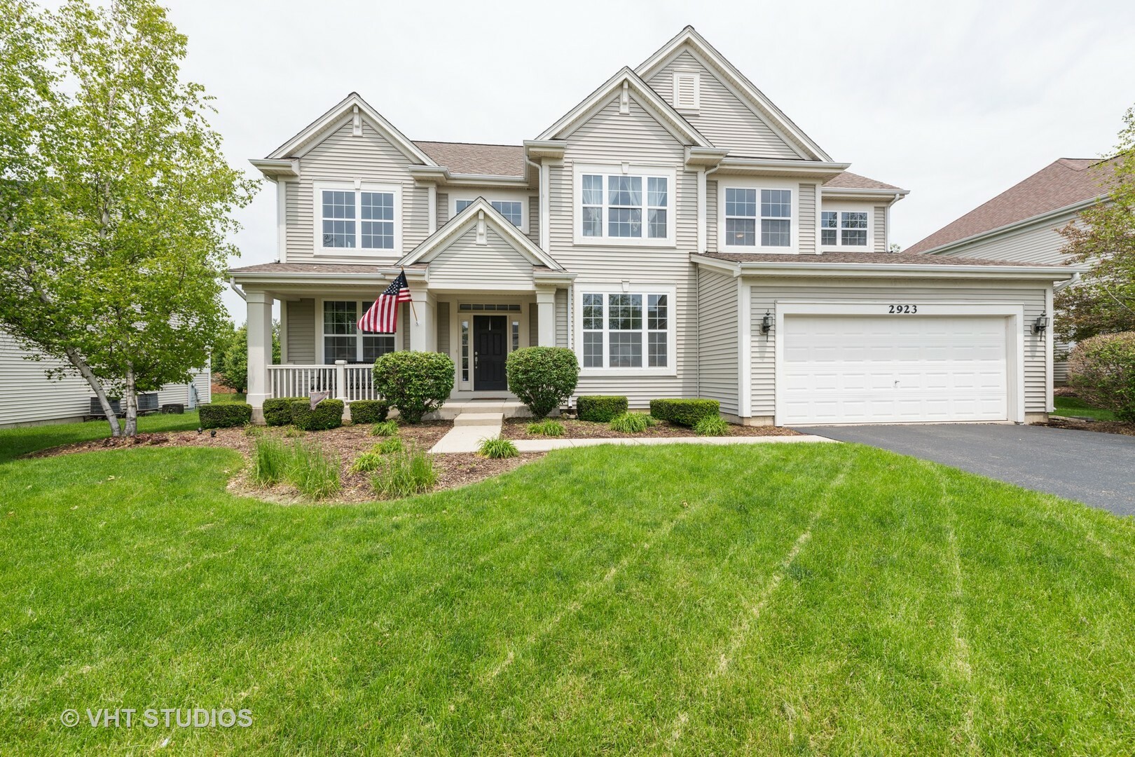 Property Photo: 2923 Forest Creek Lane IL 60565