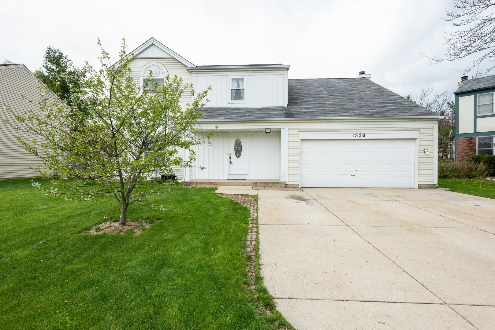 Property Photo: 1330 Nantucket Court IL 60188