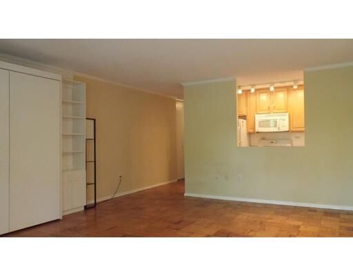 Property Photo:  9 Hawthorne Place 2G  MA 02114 