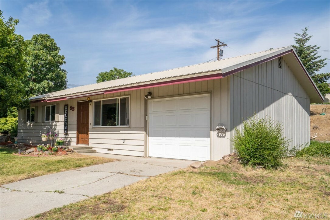 Property Photo: 25 S Lombard Ave WA 98802