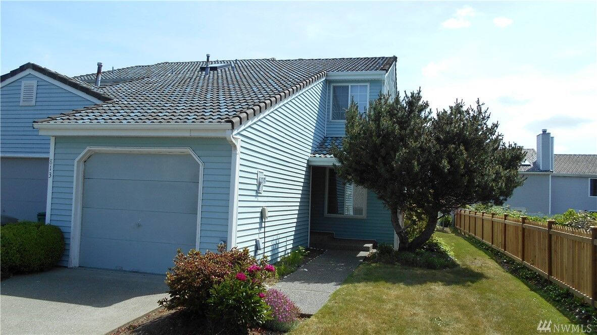 Property Photo: 813 S 310th Place WA 98003