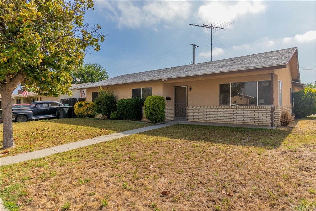 Property Photo:  1040 Evelyn Way  CA 92543 