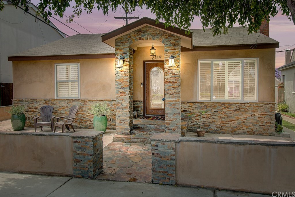 Property Photo:  209 Ravenna Drive  CA 90803 