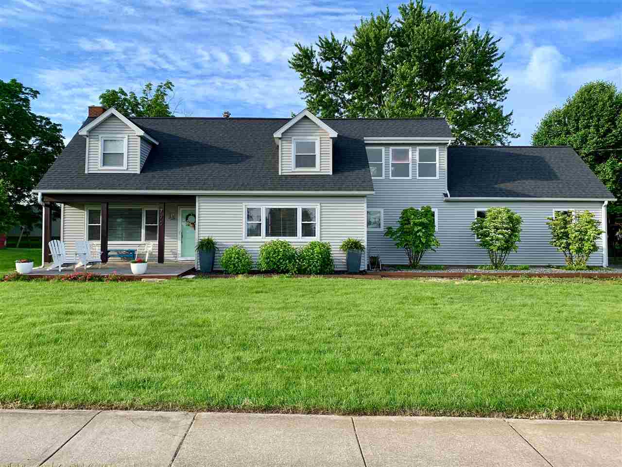 Property Photo: 720 W Progress IL 61548