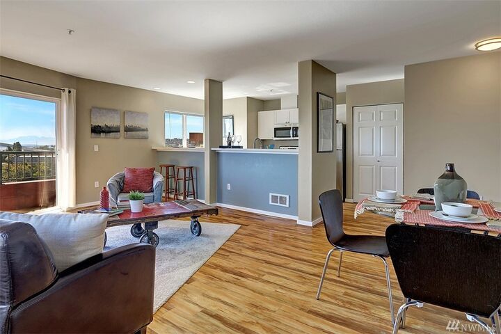 Property Photo:  524 6th Ave W 310  WA 98119 