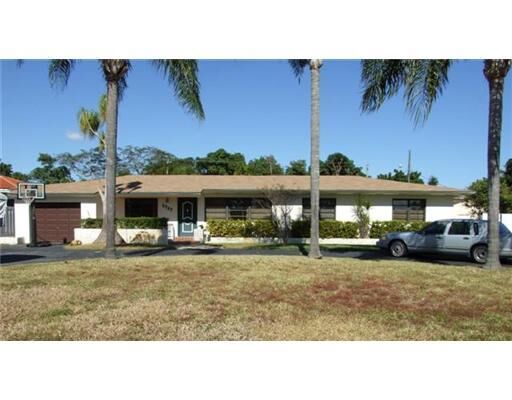 Property Photo: 2707 Monroe St FL 33020
