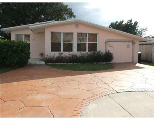 Property Photo: 360 NE 170 St FL 33162