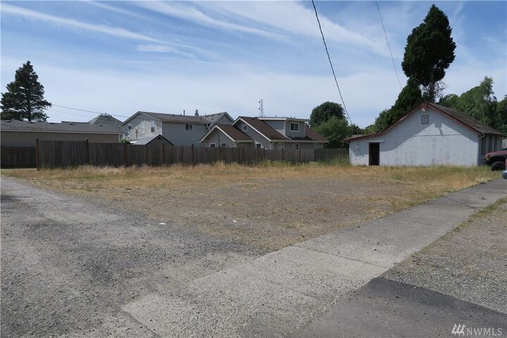 Property Photo:  1024 E 34th St  WA 98404 