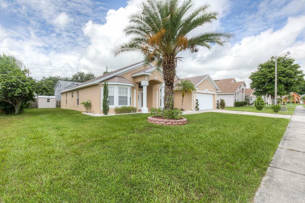 Property Photo:  2615 Hawthorne Lane  FL 34743 