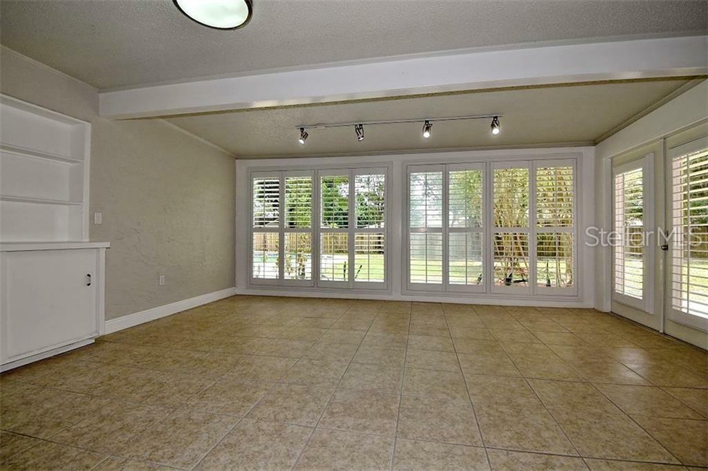 Property Photo:  360 E Lake Avenue  FL 32750 