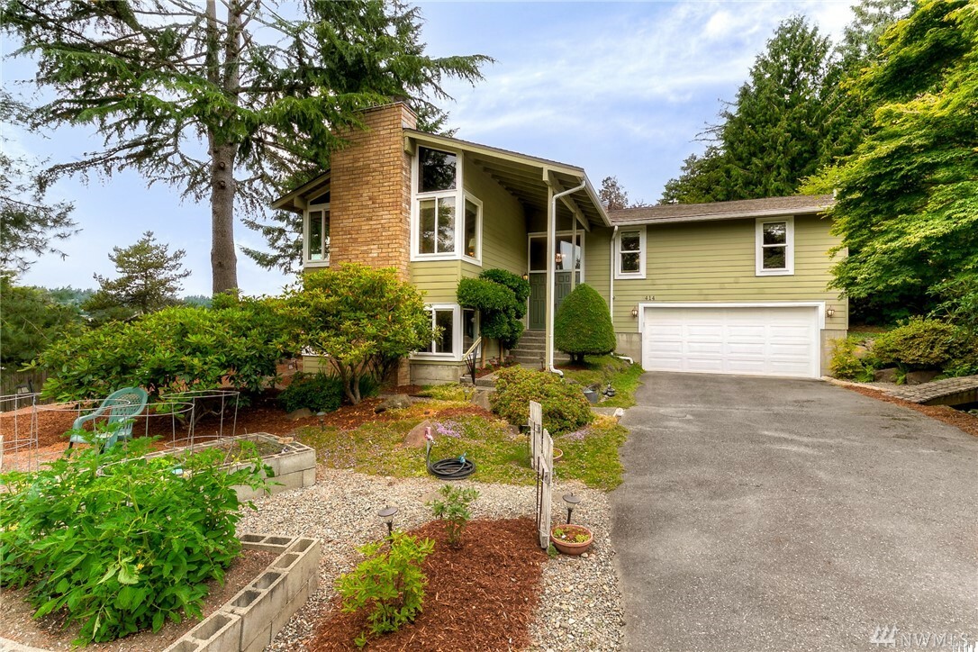 Property Photo:  414 SW 180th St  WA 98166 