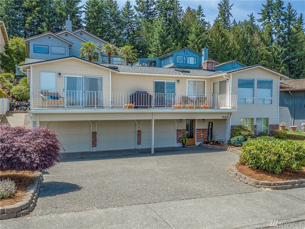 Property Photo:  7120 Yew St  WA 98203 