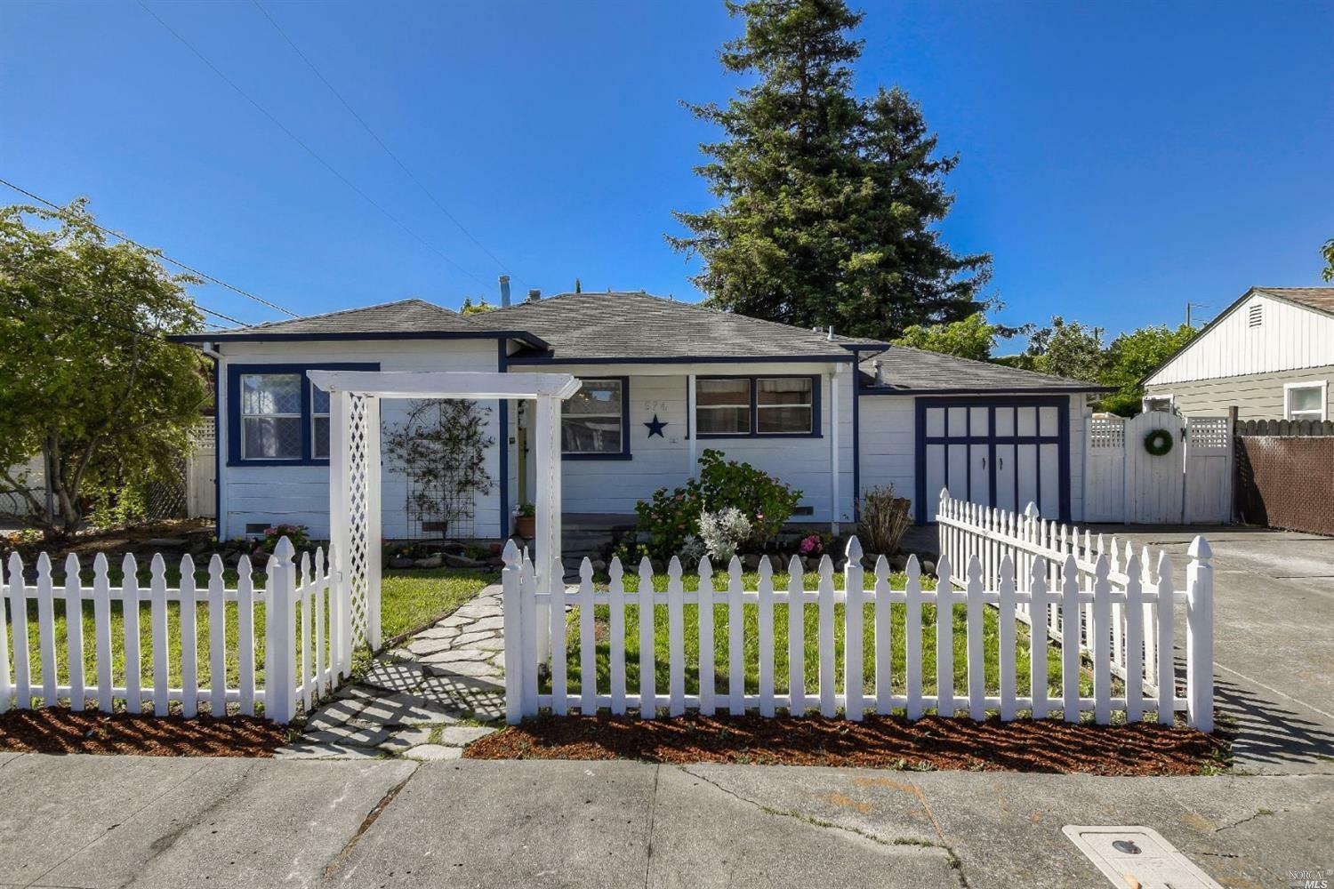 Property Photo:  924 Georgia Street  CA 95404 