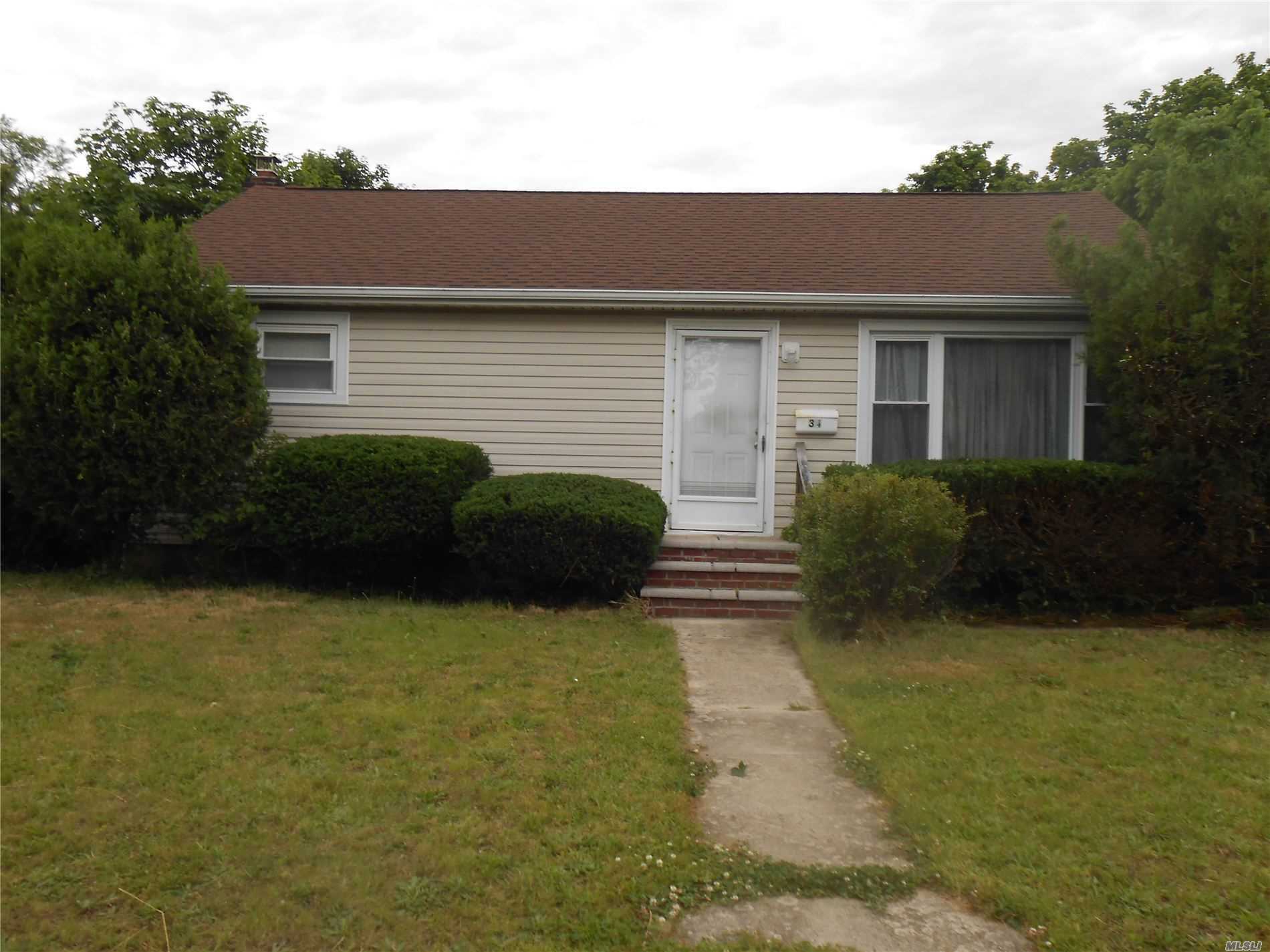 Property Photo:  34 Silverpine Drive  NY 11701 