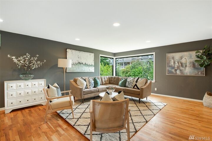 Property Photo:  5117 S Lucile St  WA 98118 