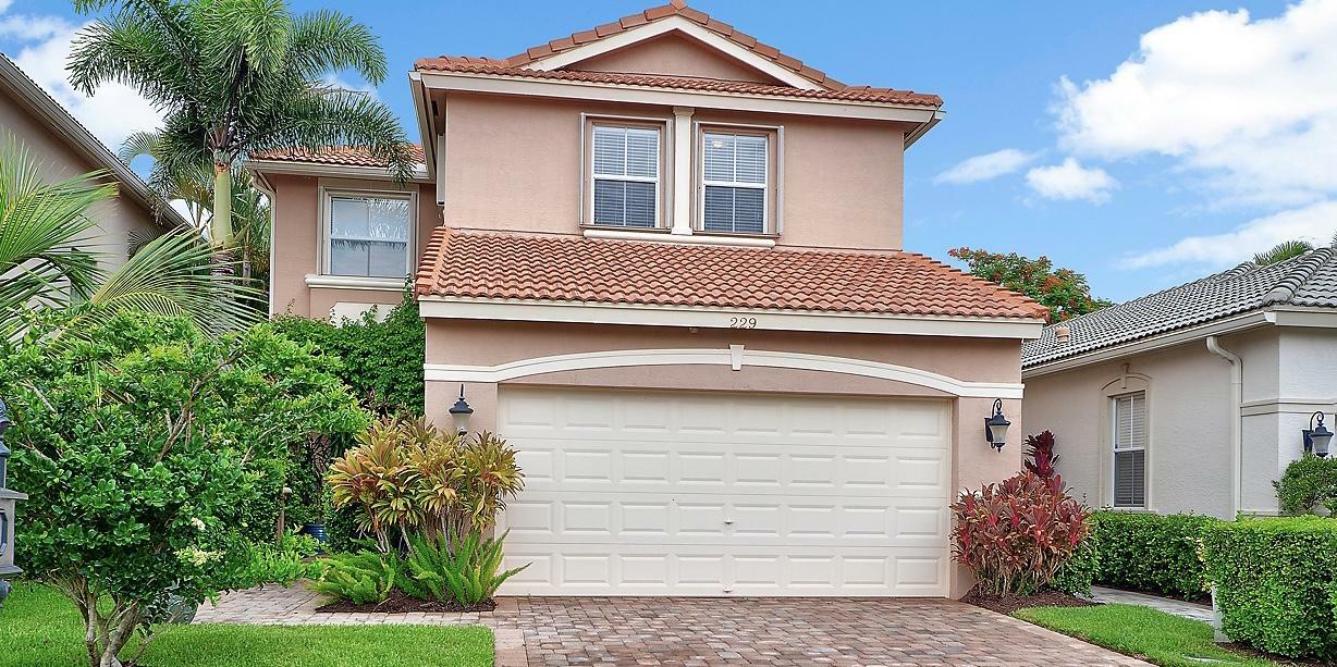 Property Photo: 229 Isle Verde Way FL 33418