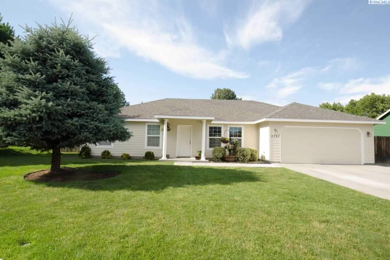 Property Photo: 2707 S Tacoma Place WA 99337-2862