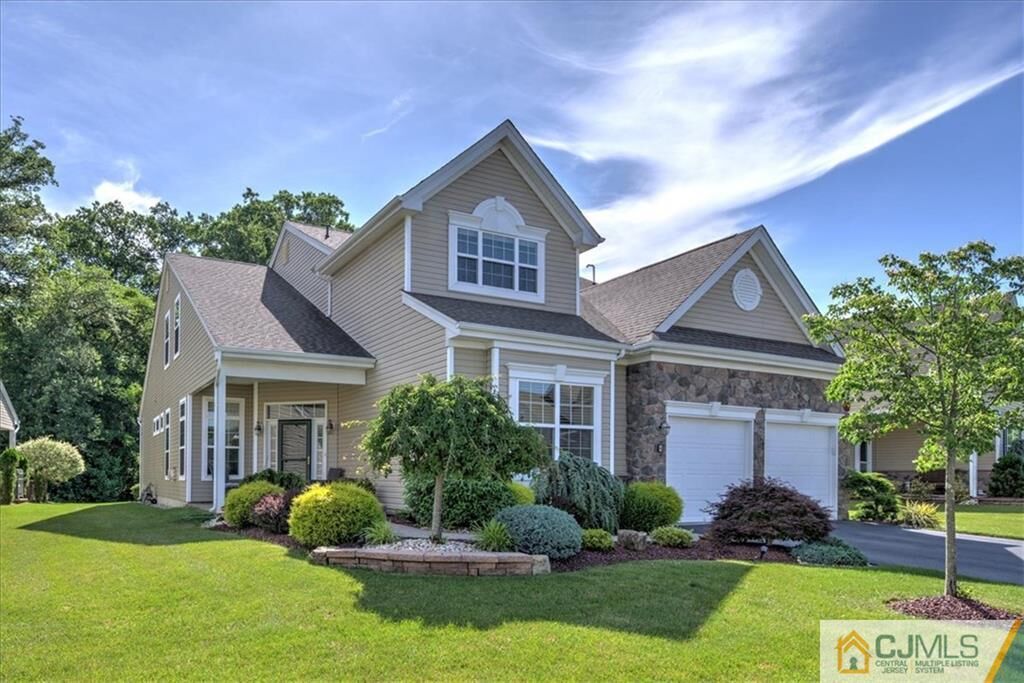 Property Photo:  8 Phoenix Road  NJ 08831 