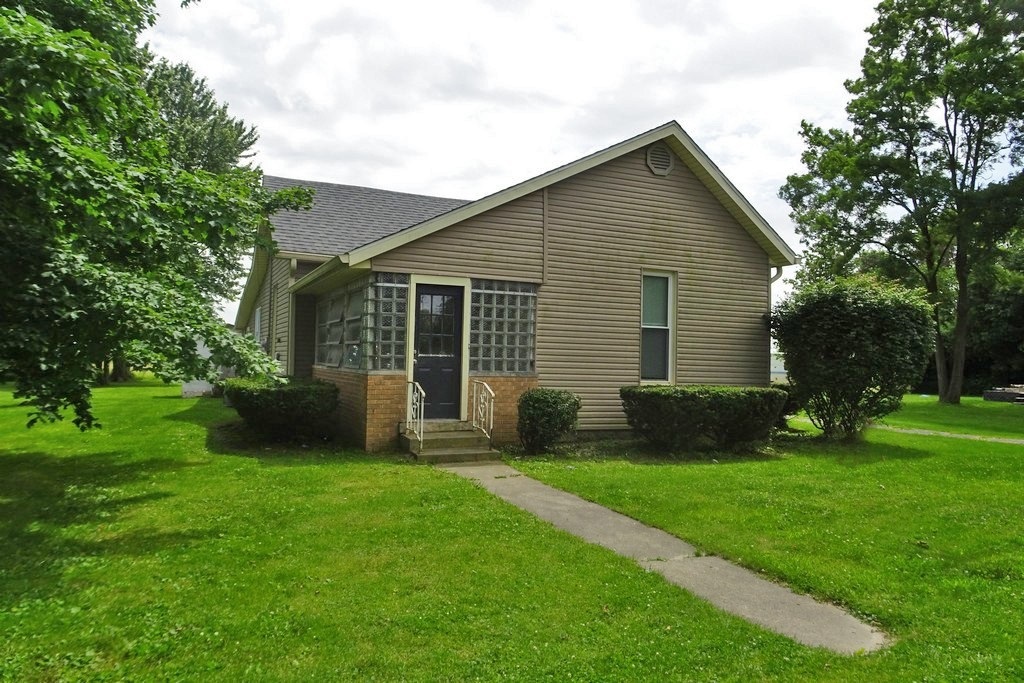 207 W Martindale Street  Kennard IN 47351-9223 photo